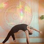 Missing my yoga space in RI during these rainy Romanian days. Here I have to move my kitchen table amd ignore my (usually) messy kitchen tonget a practice in! 🤣😂🙈
🇷🇴🇷🇴🇷🇴
#themigrantyogi #travelingyogi #travelersnotebook #travelgram #adventure #exploremore #iamtb #followmeto #yogaeverydamnday #practiceandalliscoming #yogini #myyogalife #yogalove #yoginisofig #flexible #expatlife #digino