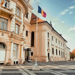 Losing my mind taking photos of all the same shit. But. It could be worse. I could be taking photos of different angles of my living room. I'm grateful to be in a beautiful city and to still have the opportunity for long walks and photo sessions. 🇷🇴🇷🇴🇷🇴 #themigrantyogi #travelingyogi #travelersnotebook #travelgram #adventure #exploremore #iamtb #followmeto #romania🇹🇩 #sibiutravel #sibiu #covid19 #coronalockdown #vipkidteacherswhotravel #piaţamare